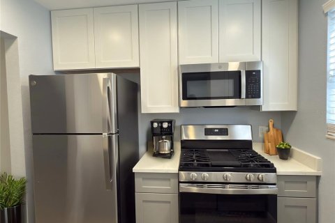 Condo in Saint Petersburg, Florida, 2 bedrooms  № 1538156 - photo 7