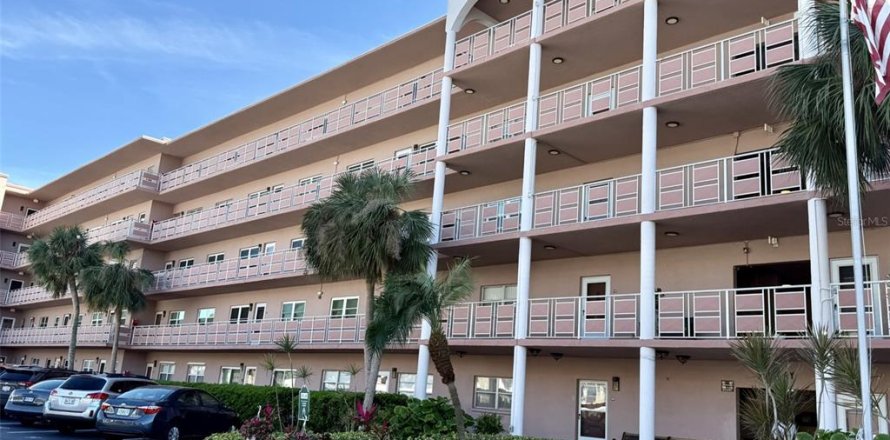 Condo in Saint Petersburg, Florida, 2 bedrooms № 1538156