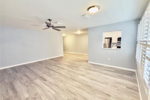 Condo in Saint Petersburg, Florida, 2 bedrooms  № 1538156 - photo 6