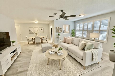 Condo in Saint Petersburg, Florida, 2 bedrooms  № 1538156 - photo 2