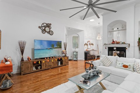 House in Lady Lake, Florida 4 bedrooms, 306.02 sq.m. № 1910659 - photo 10