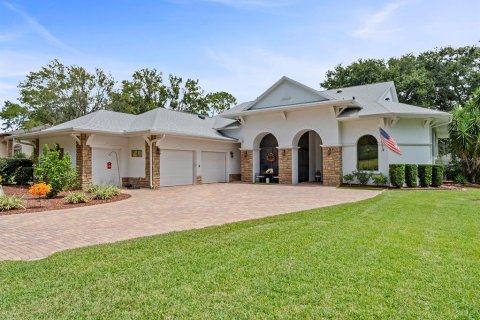 House in Lady Lake, Florida 4 bedrooms, 306.02 sq.m. № 1910659 - photo 1