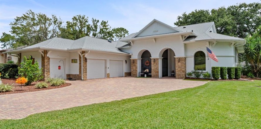 Villa ou maison à Lady Lake, Floride 4 chambres, 306.02 m2 № 1910659