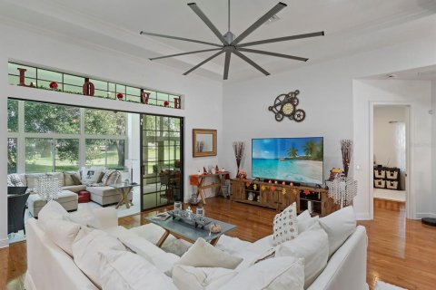 House in Lady Lake, Florida 4 bedrooms, 306.02 sq.m. № 1910659 - photo 9