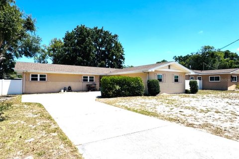 Villa ou maison à vendre à Winter Haven, Floride: 4 chambres, 215.16 m2 № 1680358 - photo 1