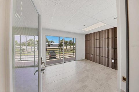 Immobilier commercial à vendre à Englewood, Floride: 89.93 m2 № 1914584 - photo 16