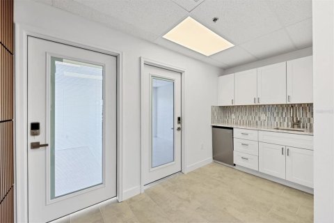 Immobilier commercial à vendre à Englewood, Floride: 89.93 m2 № 1914584 - photo 10