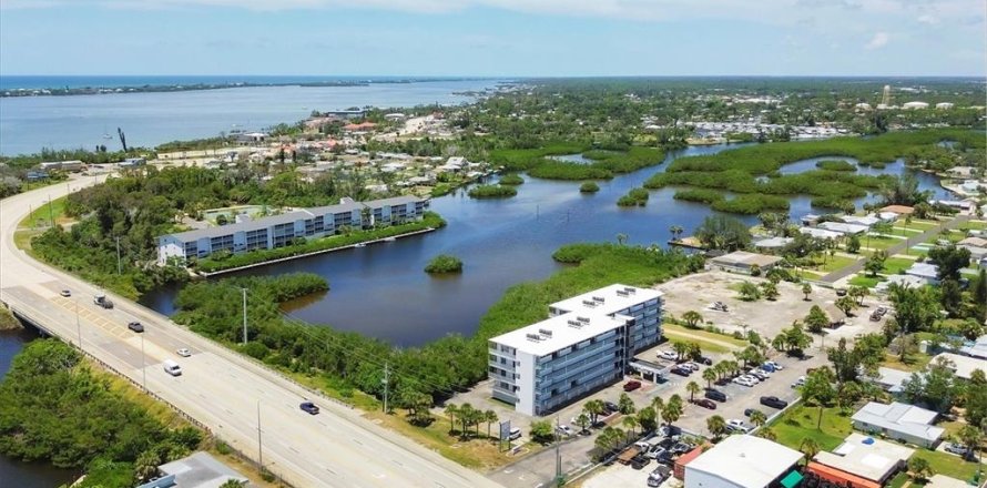 Immobilier commercial à Englewood, Floride 89.93 m2 № 1914584