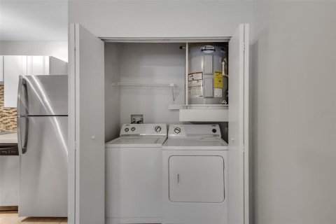 Condo in Altamonte Springs, Florida, 2 bedrooms  № 2143751 - photo 9