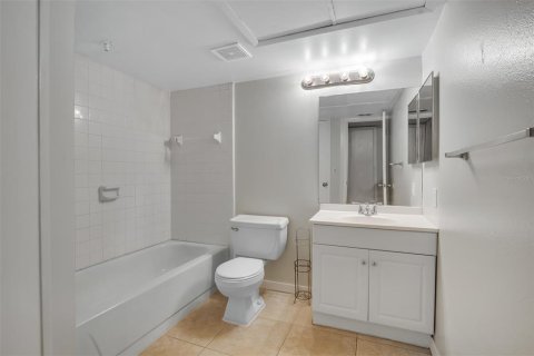 Condo in Altamonte Springs, Florida, 2 bedrooms  № 2143751 - photo 12