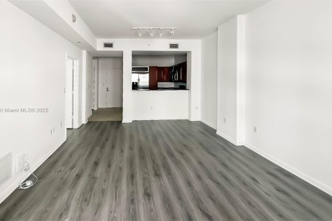 Снять в аренду кондоминиум в Майами, Флорида 1 спальня, 70.51м2, № 1948346 - фото 6