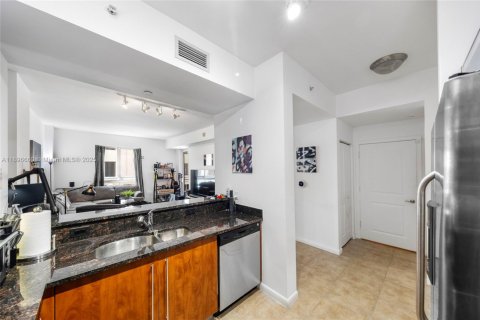 Снять в аренду кондоминиум в Майами, Флорида 1 спальня, 70.51м2, № 1948346 - фото 4