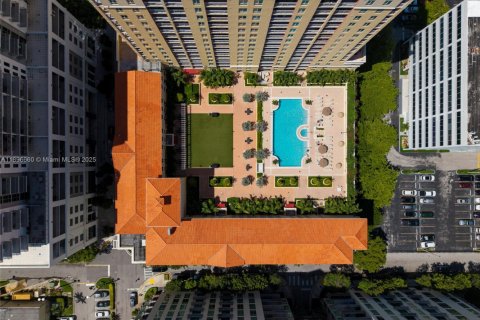 Снять в аренду кондоминиум в Майами, Флорида 1 спальня, 70.51м2, № 1948346 - фото 1