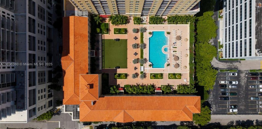 Кондоминиум с 1 спальней в Майами, Флорида № 1948346