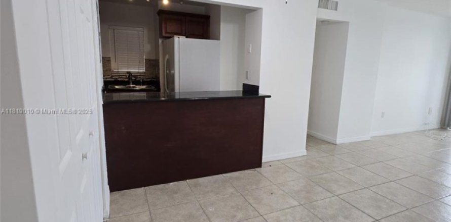 Condominio en Miami, Florida, 2 dormitorios  № 1776307