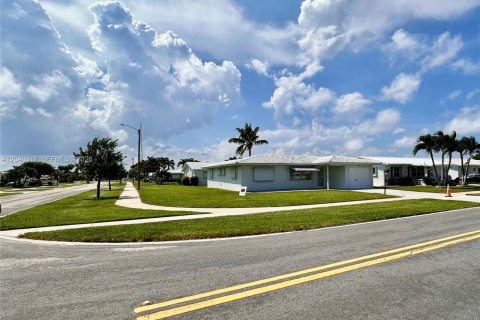 Villa ou maison à vendre à Boynton Beach, Floride: 2 chambres, 132.66 m2 № 2087874 - photo 2