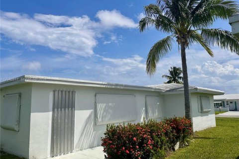 Villa ou maison à vendre à Boynton Beach, Floride: 2 chambres, 132.66 m2 № 2087874 - photo 14