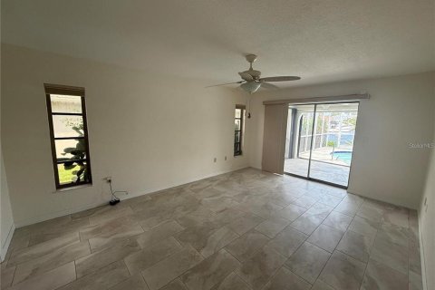 Villa ou maison à louer à Punta Gorda, Floride: 4 chambres, 189.8 m2 № 2388599 - photo 12