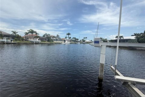 Villa ou maison à louer à Punta Gorda, Floride: 4 chambres, 189.8 m2 № 2388599 - photo 3