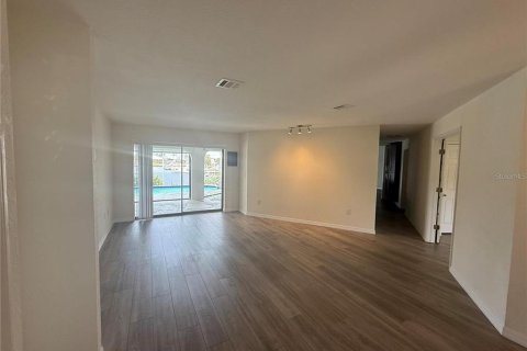 Villa ou maison à louer à Punta Gorda, Floride: 4 chambres, 189.8 m2 № 2388599 - photo 4