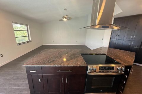 Villa ou maison à louer à Punta Gorda, Floride: 4 chambres, 189.8 m2 № 2388599 - photo 7