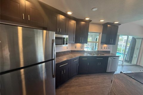 Villa ou maison à louer à Punta Gorda, Floride: 4 chambres, 189.8 m2 № 2388599 - photo 6
