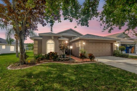 House in Lutz, Florida 4 bedrooms, 172.43 sq.m. № 2230154