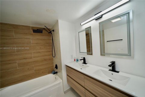 Condo in Sunrise, Florida, 2 bedrooms  № 1929708 - photo 8