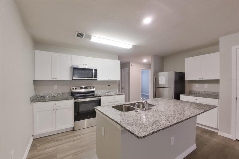 House in Lehigh Acres, Florida 3 bedrooms, 130.06 sq.m. № 2166863 - photo 9