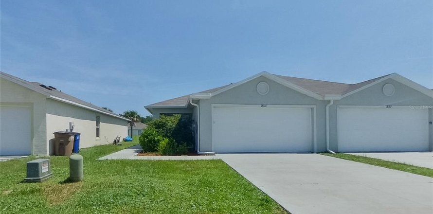 House in Lehigh Acres, Florida 3 bedrooms, 130.06 sq.m. № 2166863