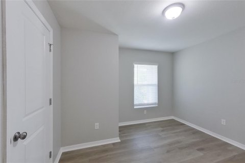 House in Lehigh Acres, Florida 3 bedrooms, 130.06 sq.m. № 2166863 - photo 4
