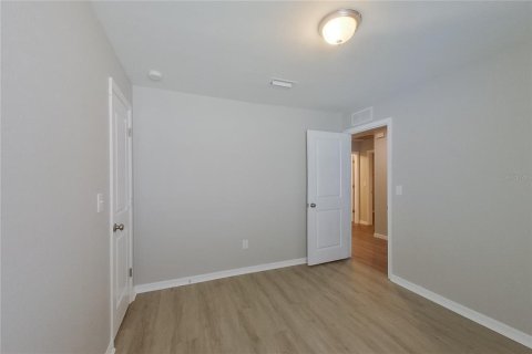 House in Lehigh Acres, Florida 3 bedrooms, 130.06 sq.m. № 2166863 - photo 3