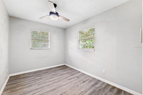 House in Pinellas Park, Florida 2 bedrooms, 92.72 sq.m. № 1791282 - photo 14