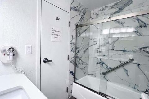 Condo in Ruskin, Florida, 1 bedroom № 2118858 - photo 16