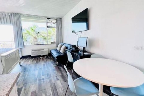 Condo in Ruskin, Florida, 1 bedroom № 2118858 - photo 25
