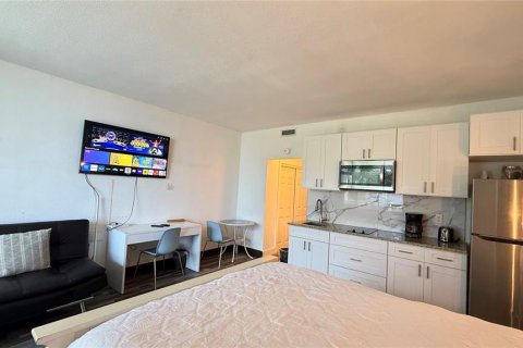 Condo in Ruskin, Florida, 1 bedroom № 2118858 - photo 24