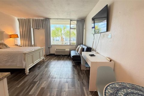 Condo in Ruskin, Florida, 1 bedroom № 2118858 - photo 10