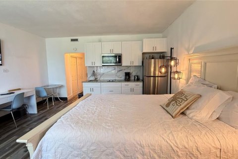 Condo in Ruskin, Florida, 1 bedroom № 2118858 - photo 11