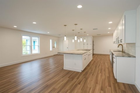 Casa en venta en North Fort Myers, Florida, 3 dormitorios, 174.75 m2 № 1905533 - foto 8