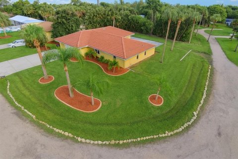 Casa en venta en North Fort Myers, Florida, 3 dormitorios, 174.75 m2 № 1905533 - foto 2