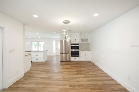 Casa en venta en North Fort Myers, Florida, 3 dormitorios, 174.75 m2 № 1905533 - foto 5