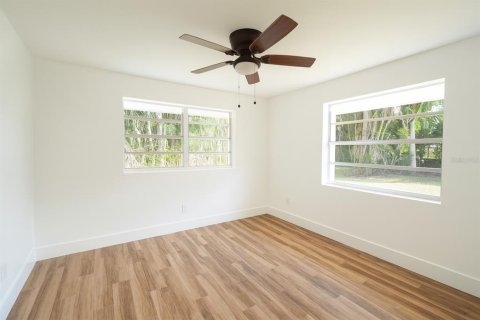 Casa en venta en North Fort Myers, Florida, 3 dormitorios, 174.75 m2 № 1905533 - foto 20