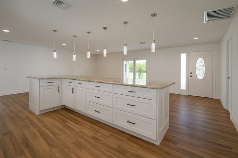 Casa en venta en North Fort Myers, Florida, 3 dormitorios, 174.75 m2 № 1905533 - foto 9