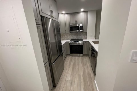 Снять в аренду кондоминиум в Окленд-Парк, Флорида 2 спальни, 92.9м2, № 2035855 - фото 3