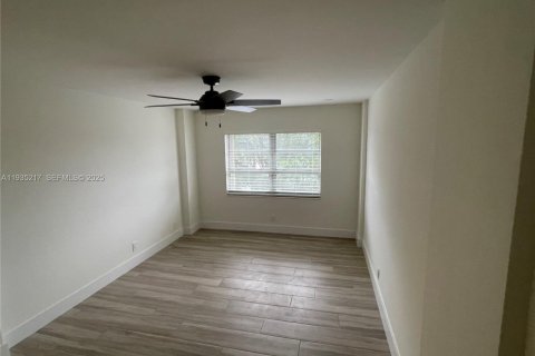 Снять в аренду кондоминиум в Окленд-Парк, Флорида 2 спальни, 92.9м2, № 2035855 - фото 8