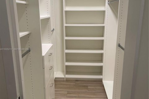 Снять в аренду кондоминиум в Окленд-Парк, Флорида 2 спальни, 92.9м2, № 2035855 - фото 7