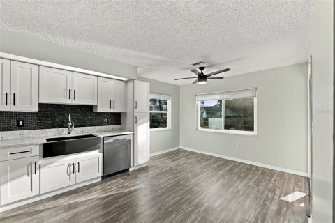 Touwnhouse à vendre à Seminole, Floride: 3 chambres, 147.99 m2 № 2430492 - photo 16