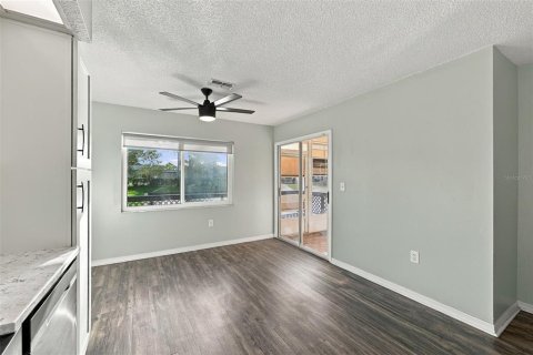 Touwnhouse à vendre à Seminole, Floride: 3 chambres, 147.99 m2 № 2430492 - photo 18