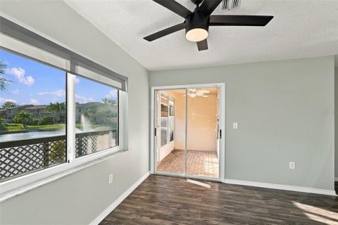 Touwnhouse à vendre à Seminole, Floride: 3 chambres, 147.99 m2 № 2430492 - photo 17