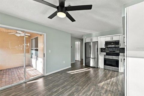 Touwnhouse à vendre à Seminole, Floride: 3 chambres, 147.99 m2 № 2430492 - photo 19
